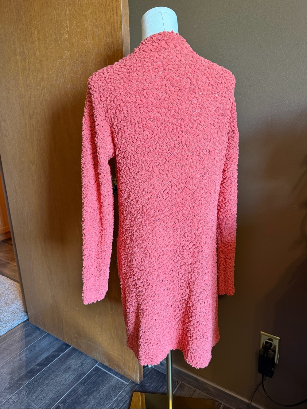 Open-Front Coral Bouclé Cardigan with Front Pockets - Picture 3 of 4